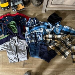 Big bundle.9pcs, 24m clothes ,tops and bottoms.